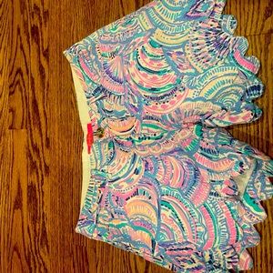 Lilly Pulitzer scalloped shorts size 2